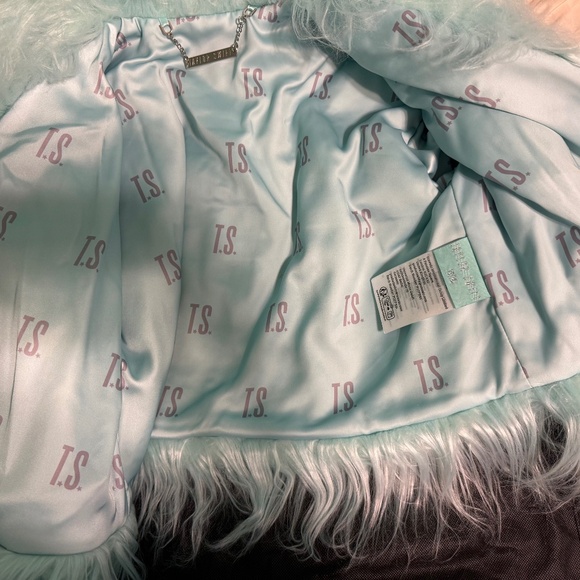 Taylor Swift Fur jacket. Youth Small - Picture 4 of 7